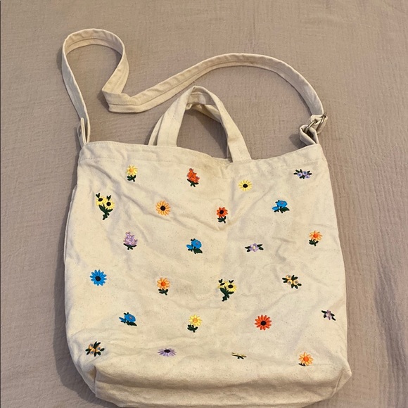 BAGGU Handbags - Baggu Duck Floral Embroidered Cream Tote Bag